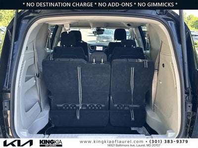 2023 Chrysler Voyager LX