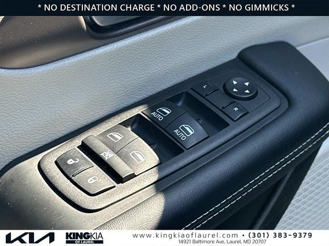 2023 Chrysler Voyager LX