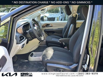 2023 Chrysler Voyager LX
