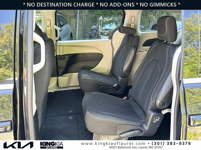 2023 Chrysler Voyager LX