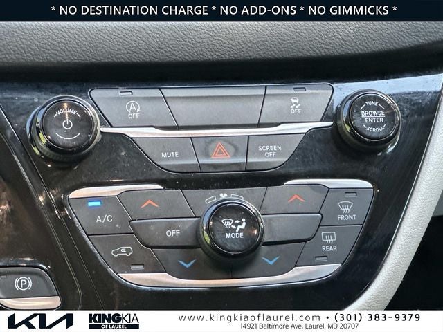 2023 Chrysler Voyager LX
