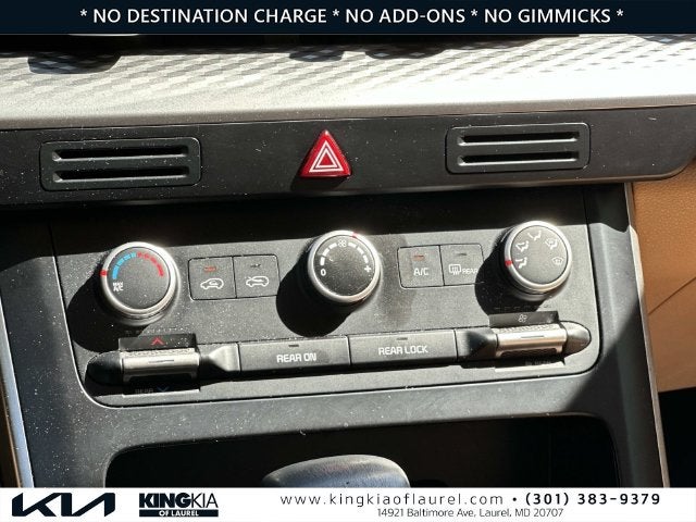 2023 Kia Carnival LX Seat Package